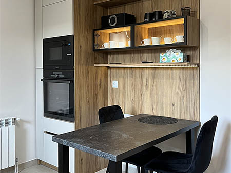  meble kuchenne na wymiar białe z grafitowym blatem